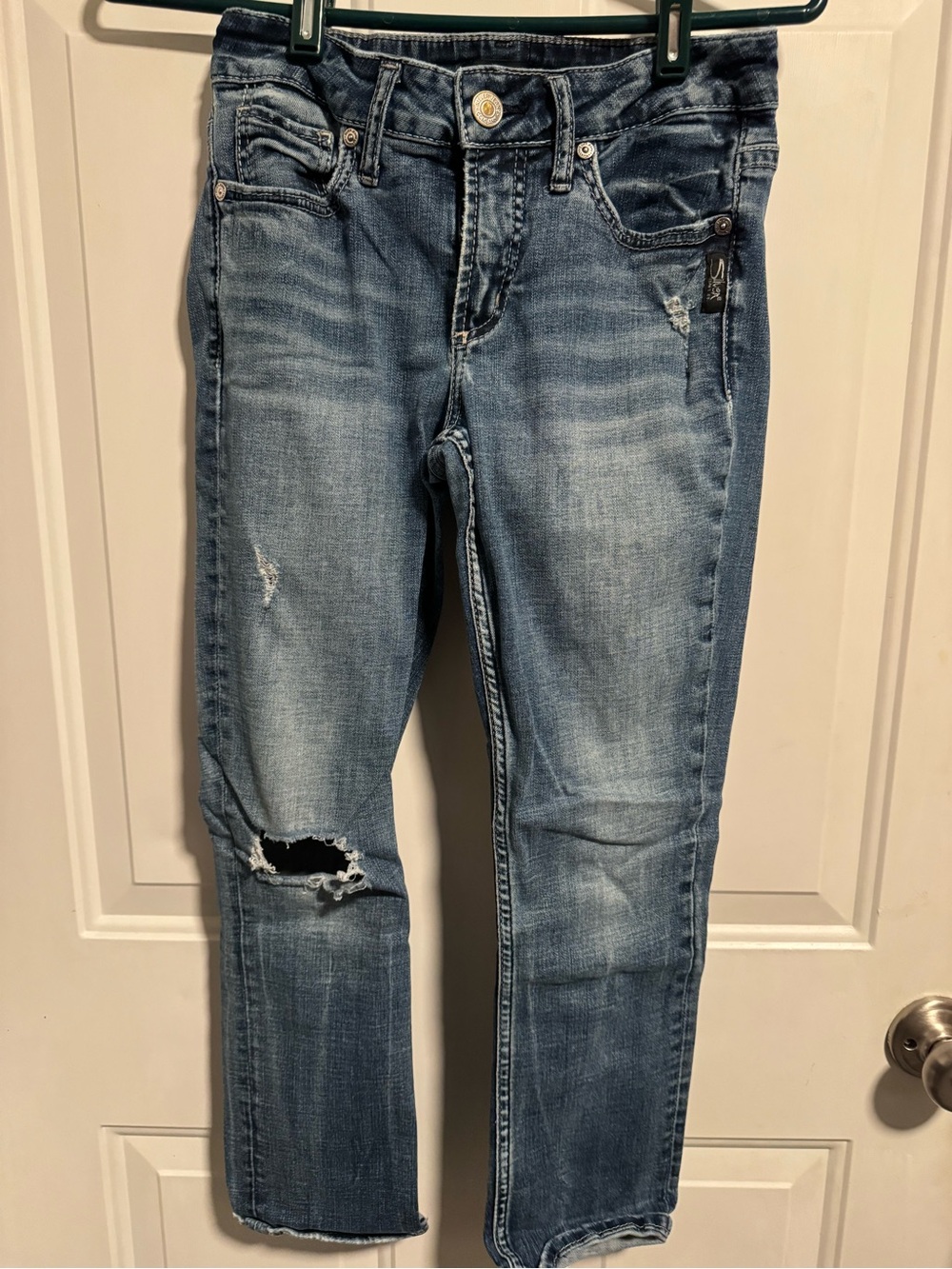 Silver Jeans Women's Light Wash Capris with Knee Distress